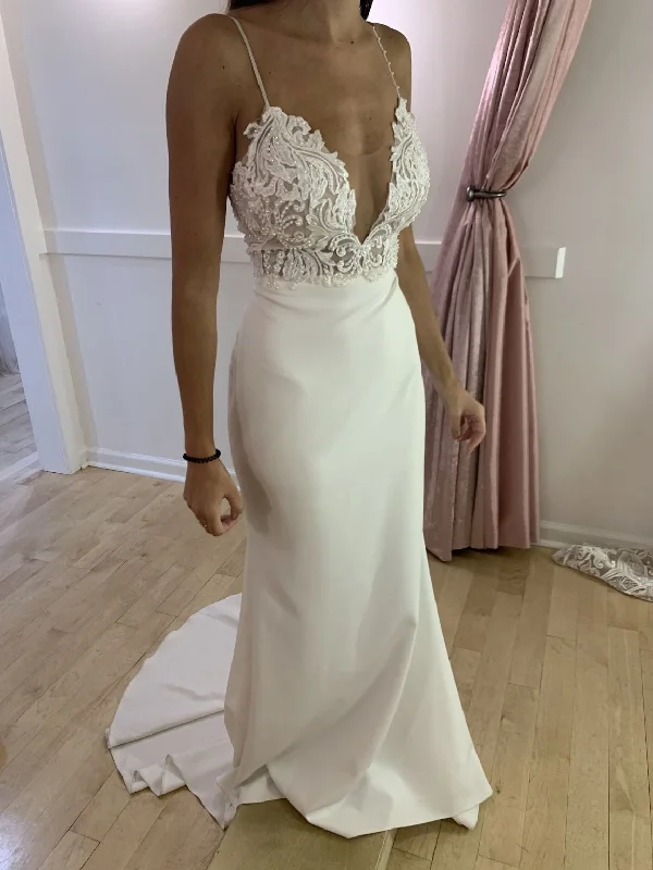 Made With Love Sienna Crepe - NEW Lace unclassified dresses