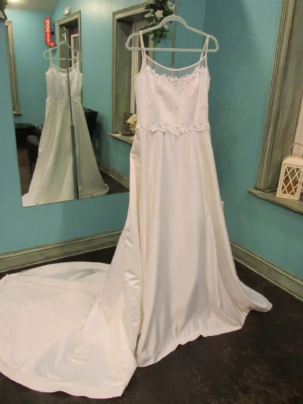 Pronovias One-shoulder unclassified dresses