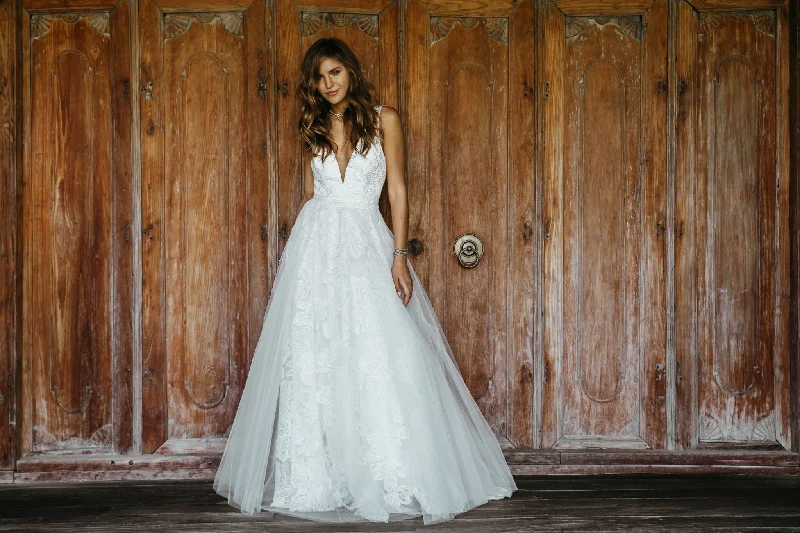 Lovers Society Sydney Gown Lightweight unclassified dresses